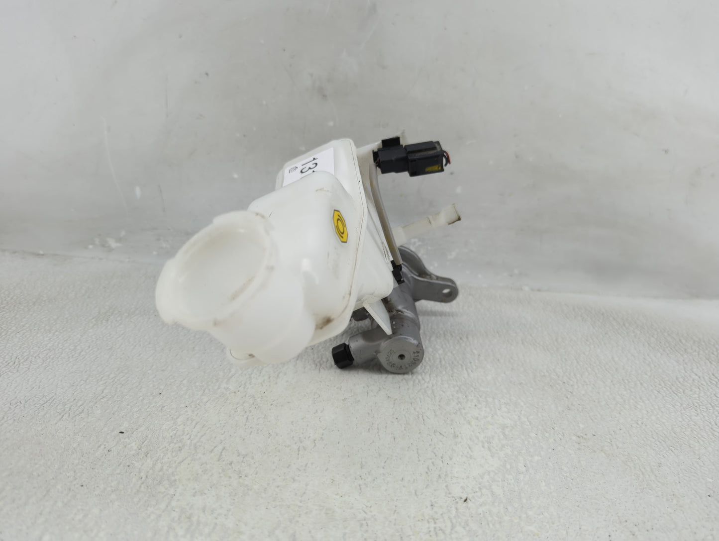 2022-2022 Hyundai Tucson Brake Master Cylinder 1310385 - Oemusedautoparts1.com