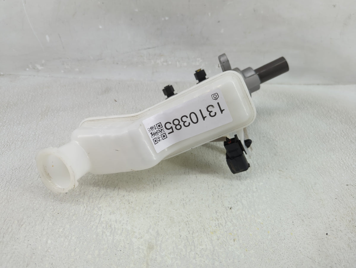 2022-2022 Hyundai Tucson Brake Master Cylinder 1310385 - Oemusedautoparts1.com