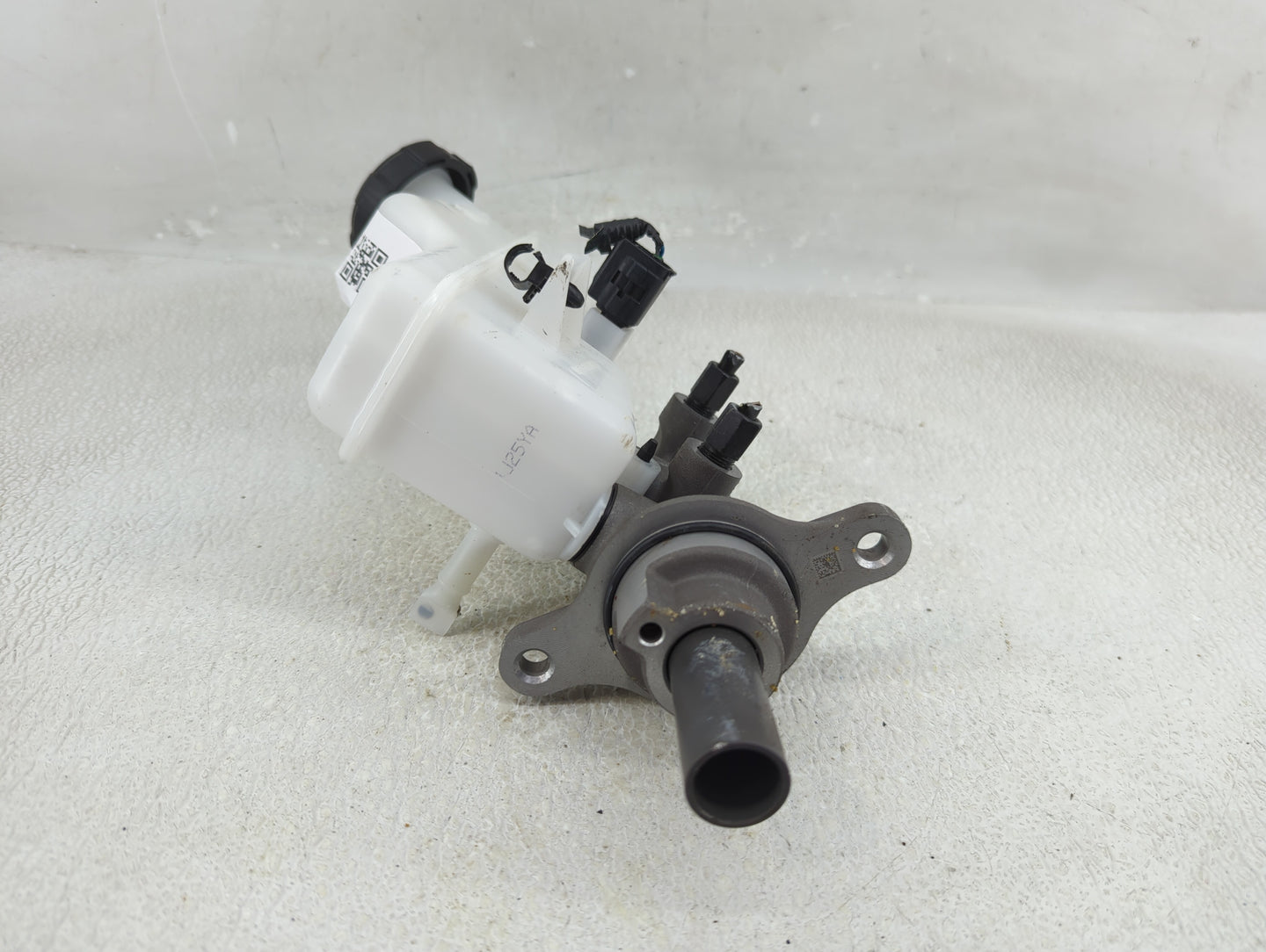 2022-2022 Hyundai Tucson Brake Master Cylinder - Oemusedautoparts1.com