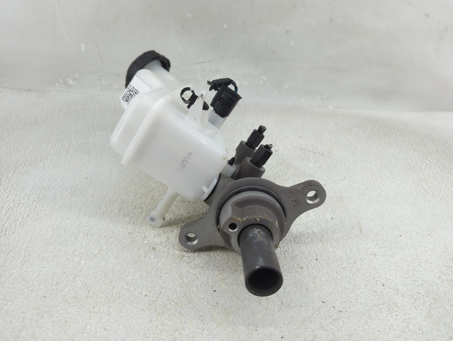 2022-2022 Hyundai Tucson Brake Master Cylinder 1311304 - Oemusedautoparts1.com