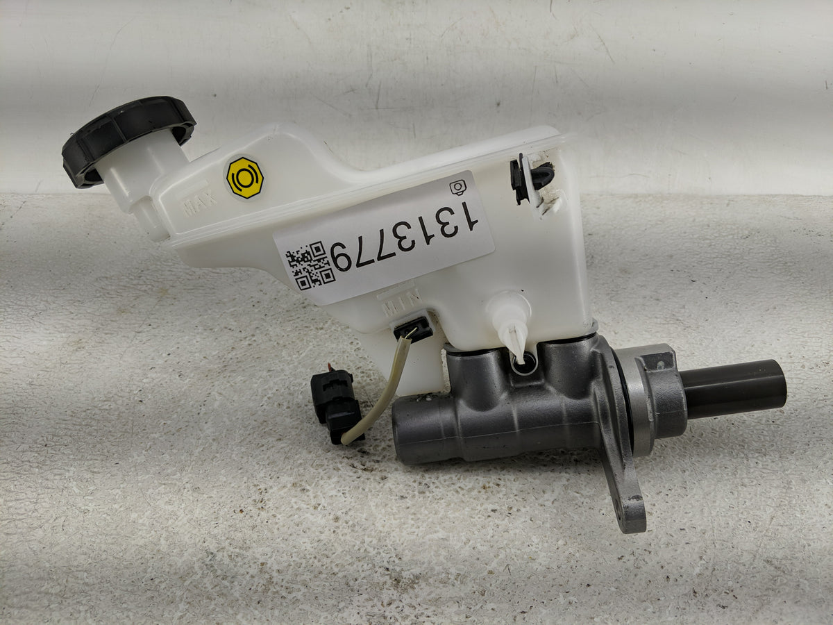2022-2022 Hyundai Tucson Brake Master Cylinder 1313779 - Oemusedautoparts1.com