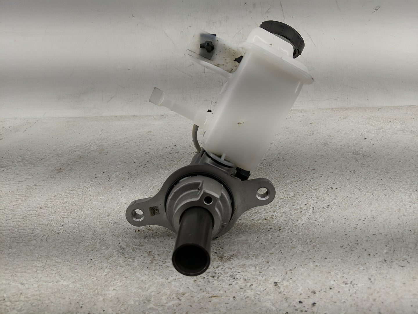 2022-2022 Hyundai Tucson Brake Master Cylinder - Oemusedautoparts1.com