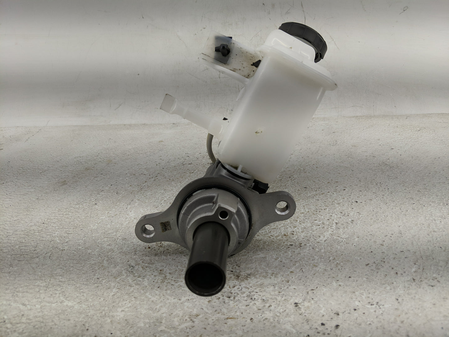2022-2022 Hyundai Tucson Brake Master Cylinder - Oemusedautoparts1.com