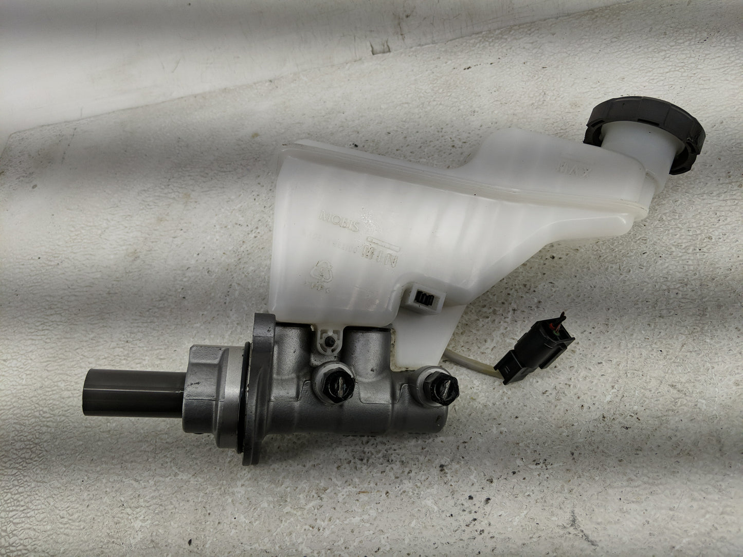2022-2022 Hyundai Tucson Brake Master Cylinder 1313779 - Oemusedautoparts1.com