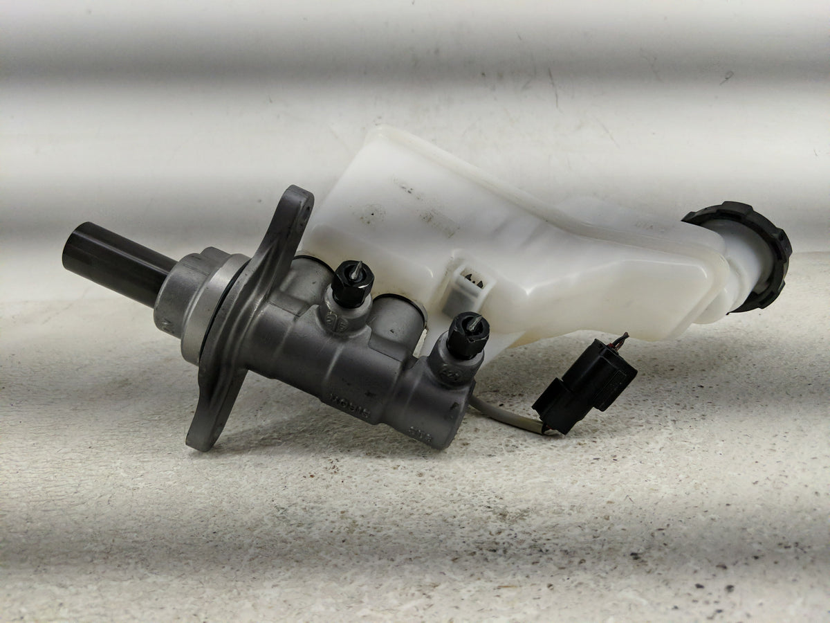 2022-2022 Hyundai Tucson Brake Master Cylinder 1313779 - Oemusedautoparts1.com