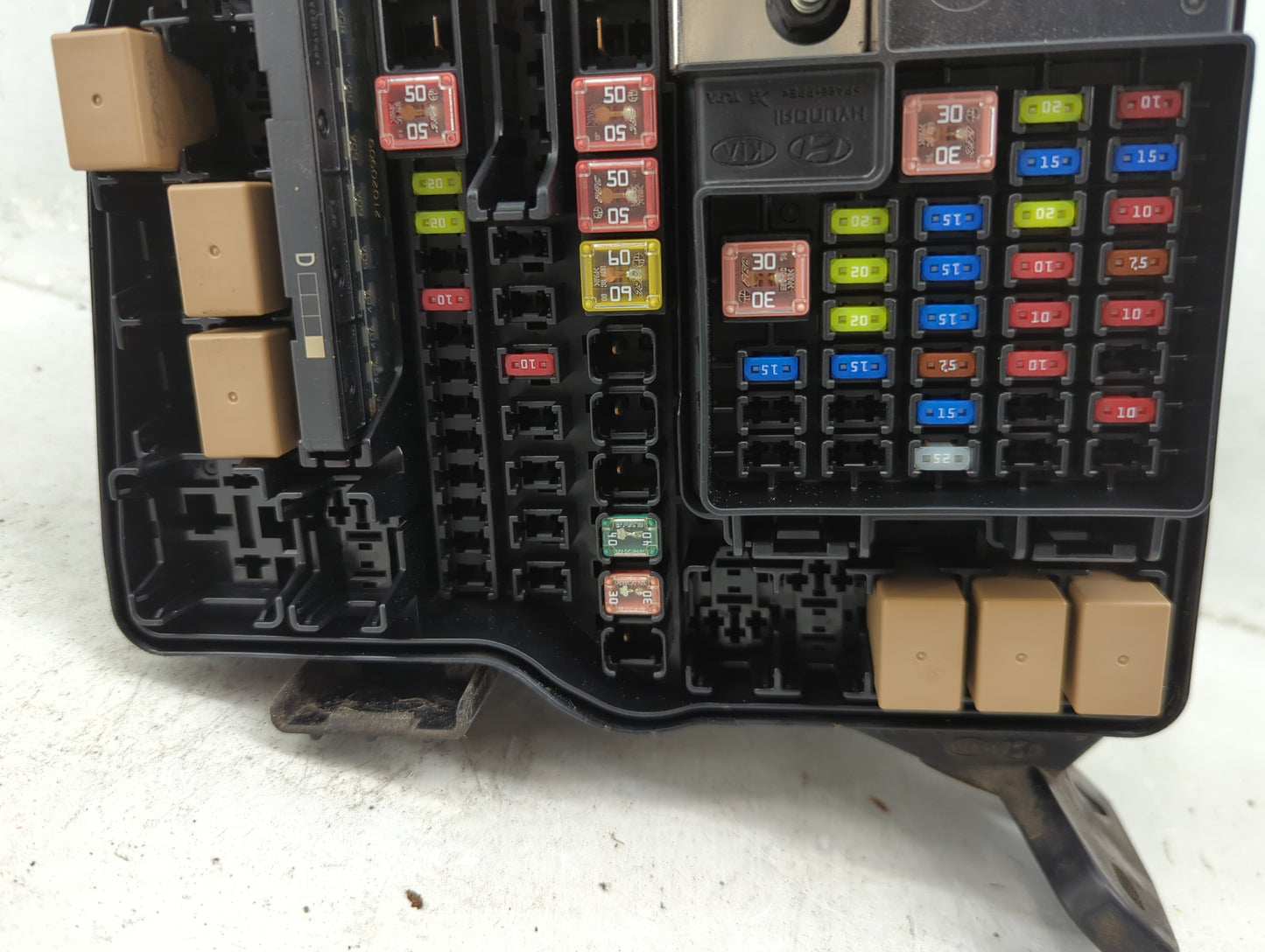 2022 Hyundai Tucson Fusebox Fuse Box Panel Relay Module Fits OEM Used Auto Parts - Oemusedautoparts1.com