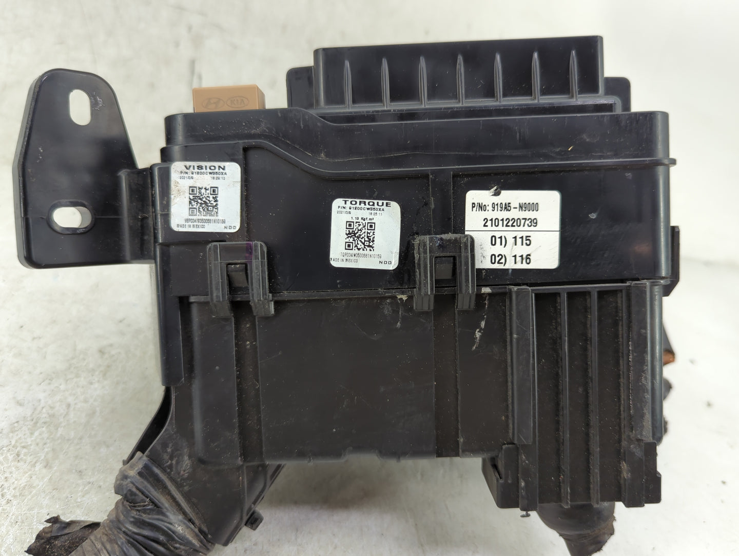 2022 Hyundai Tucson Fusebox Fuse Box Panel Relay Module P/N:919A5-N9000 Fits OEM Used Auto Parts - Oemusedautoparts1.com