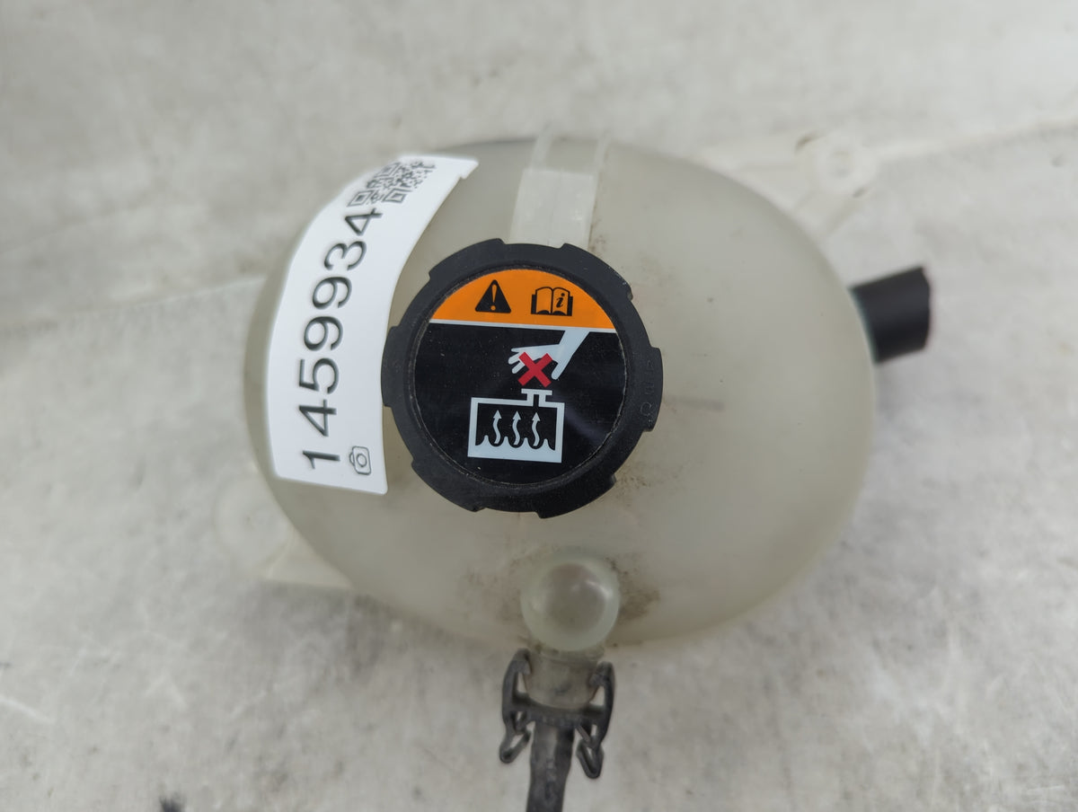 2022-2022 Hyundai Tucson Radiator Coolant Overflow Expansion Tank Bottle 1459934 - Oemusedautoparts1.com