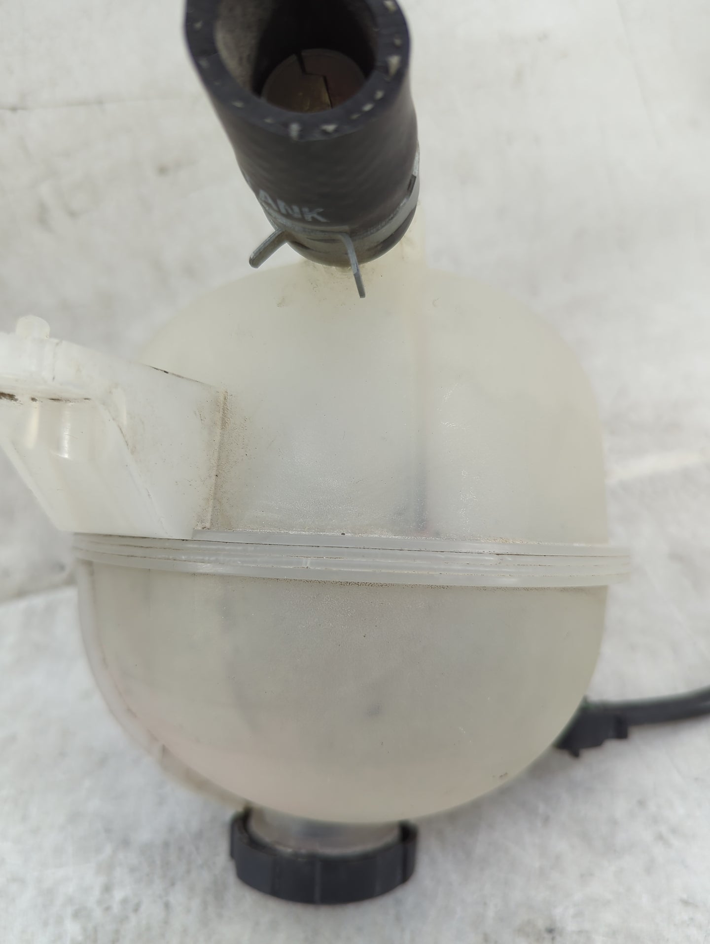 2022-2022 Hyundai Tucson Radiator Coolant Overflow Expansion Tank Bottle - Oemusedautoparts1.com
