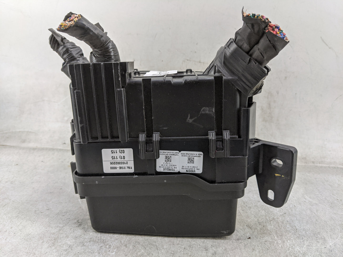 2022 Hyundai Tucson Fusebox Fuse Box Panel Relay Module P/N:919A5-N9000 2103302206 Fits OEM Used Auto Parts - Oemusedautopar