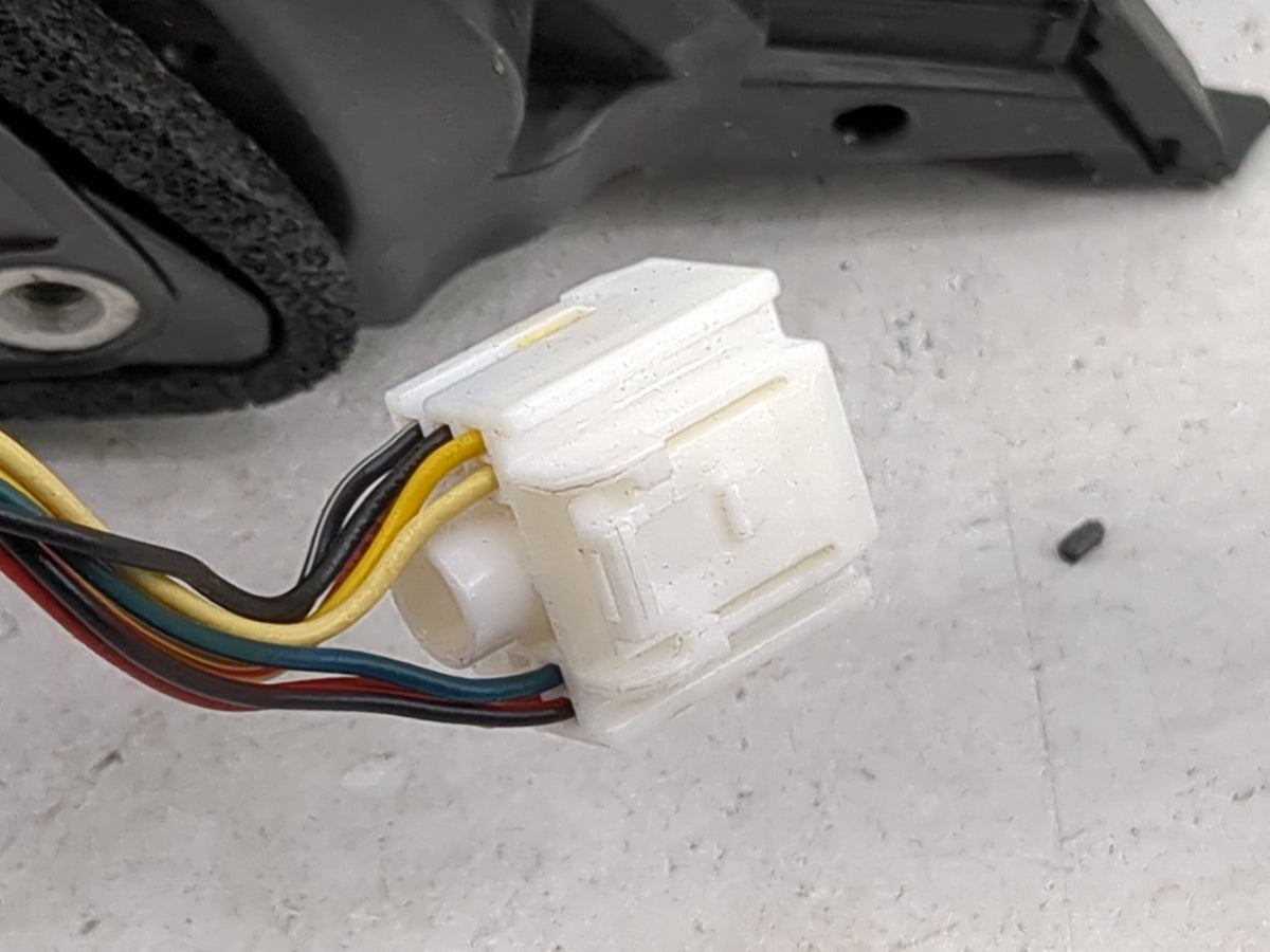 2022 Hyundai Tucson Driver Side View Mirror - Left Door Mirror OEM Used - Oemusedautoparts1.com
