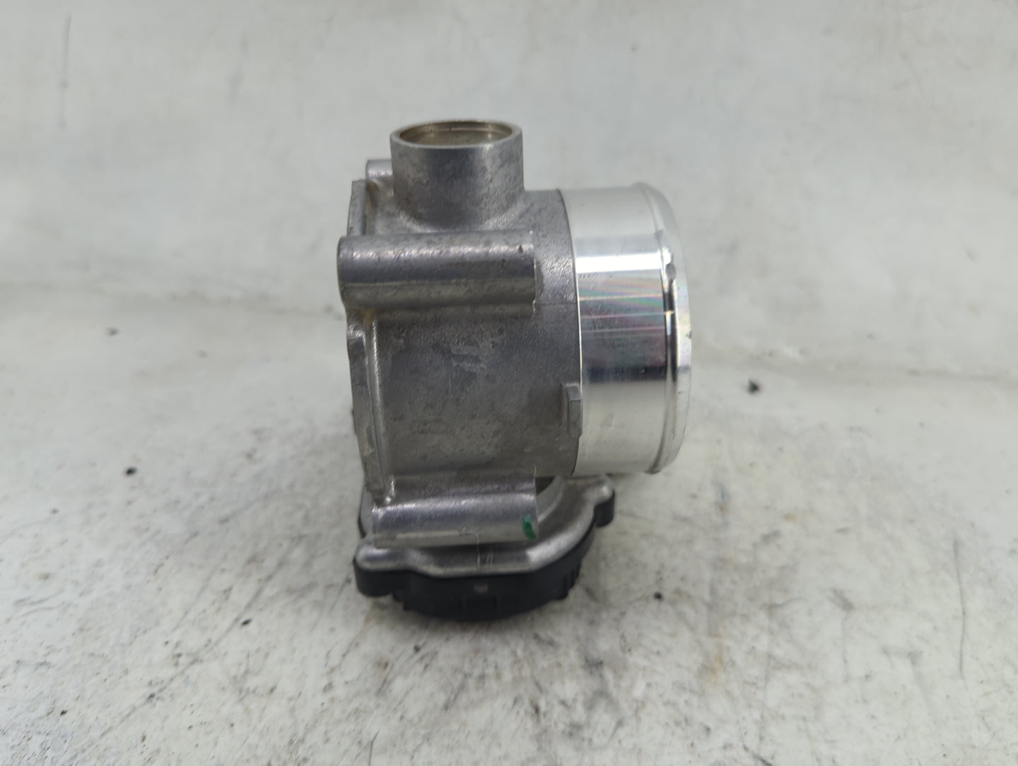 2022 Hyundai Tucson Throttle Body P/N:35100-2S000 9045040031 Fits Fits 2020 2021 2023 OEM Used Auto Parts - Oemusedautoparts