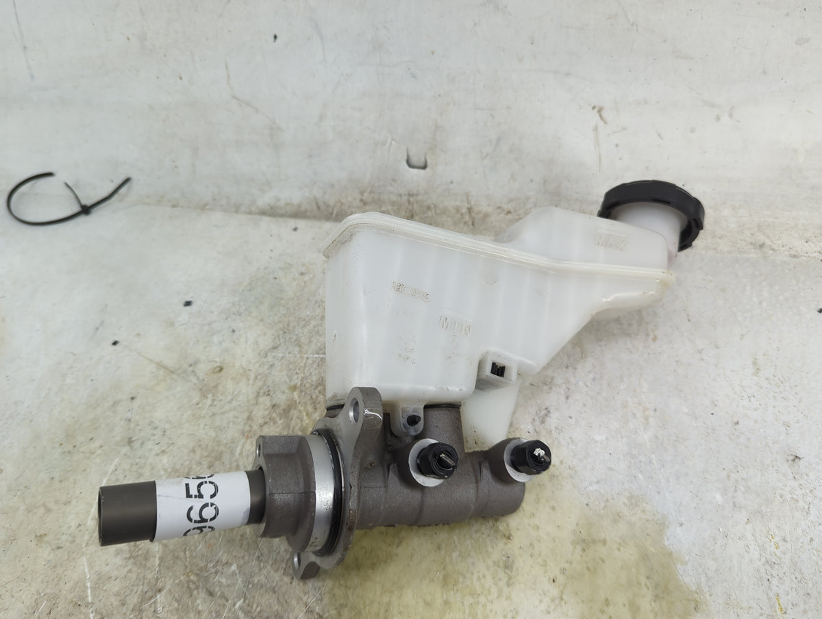 Hyundai Tucson Brake Master Cylinder 1496565 - Oemusedautoparts1.com