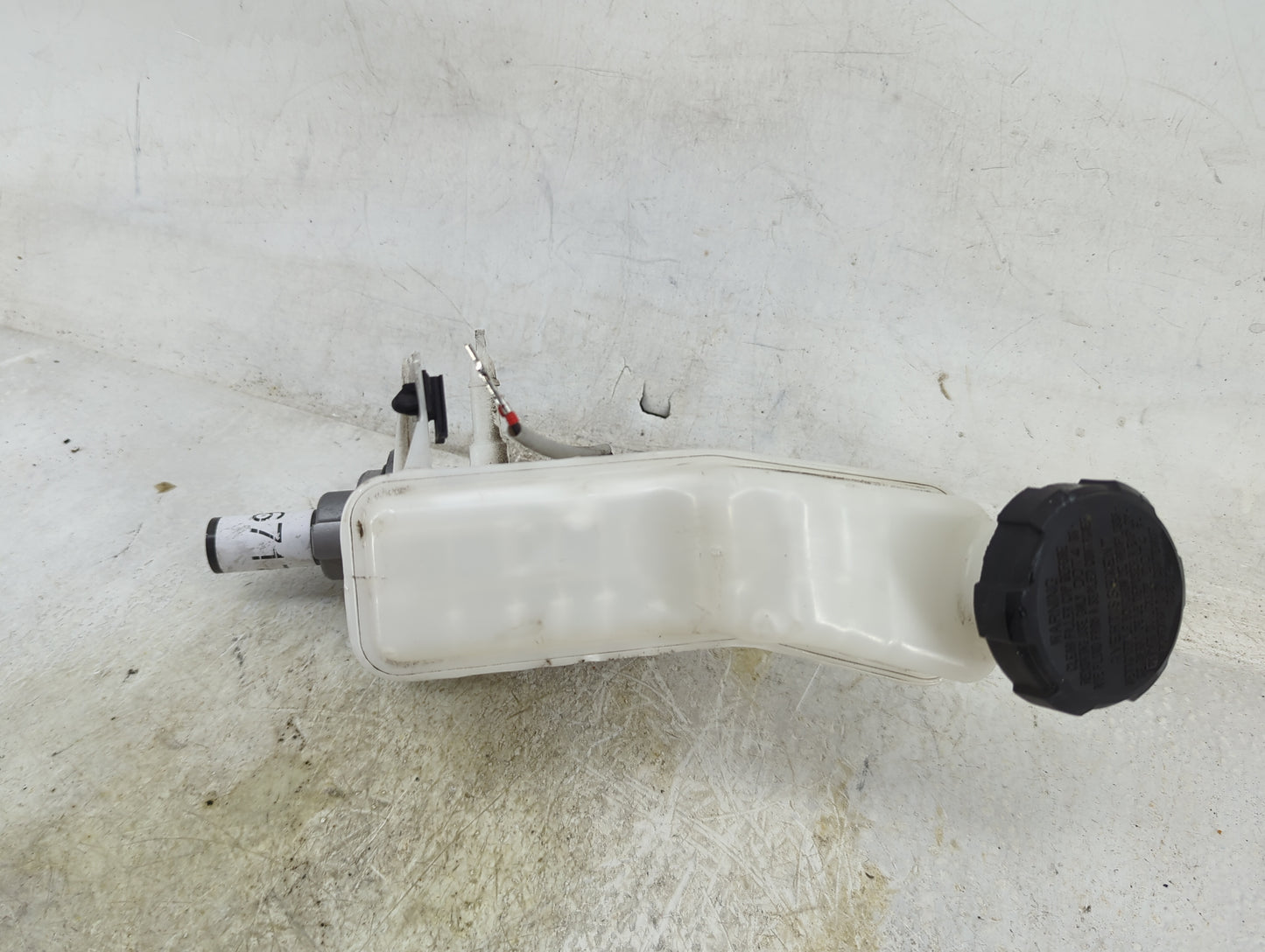 2022-2022 Hyundai Tucson Brake Master Cylinder 1496717 - Oemusedautoparts1.com