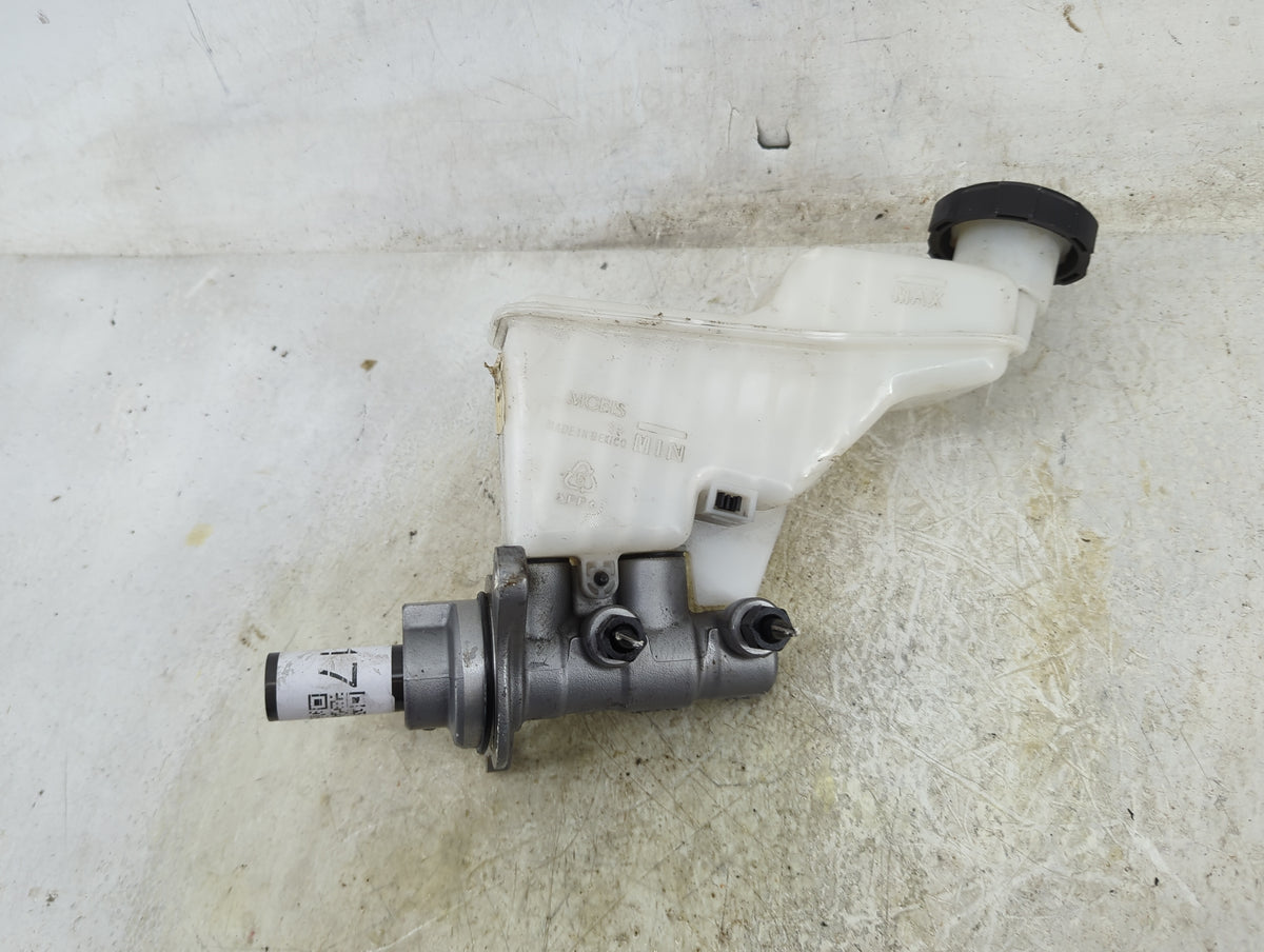 2022-2022 Hyundai Tucson Brake Master Cylinder 1496717 - Oemusedautoparts1.com