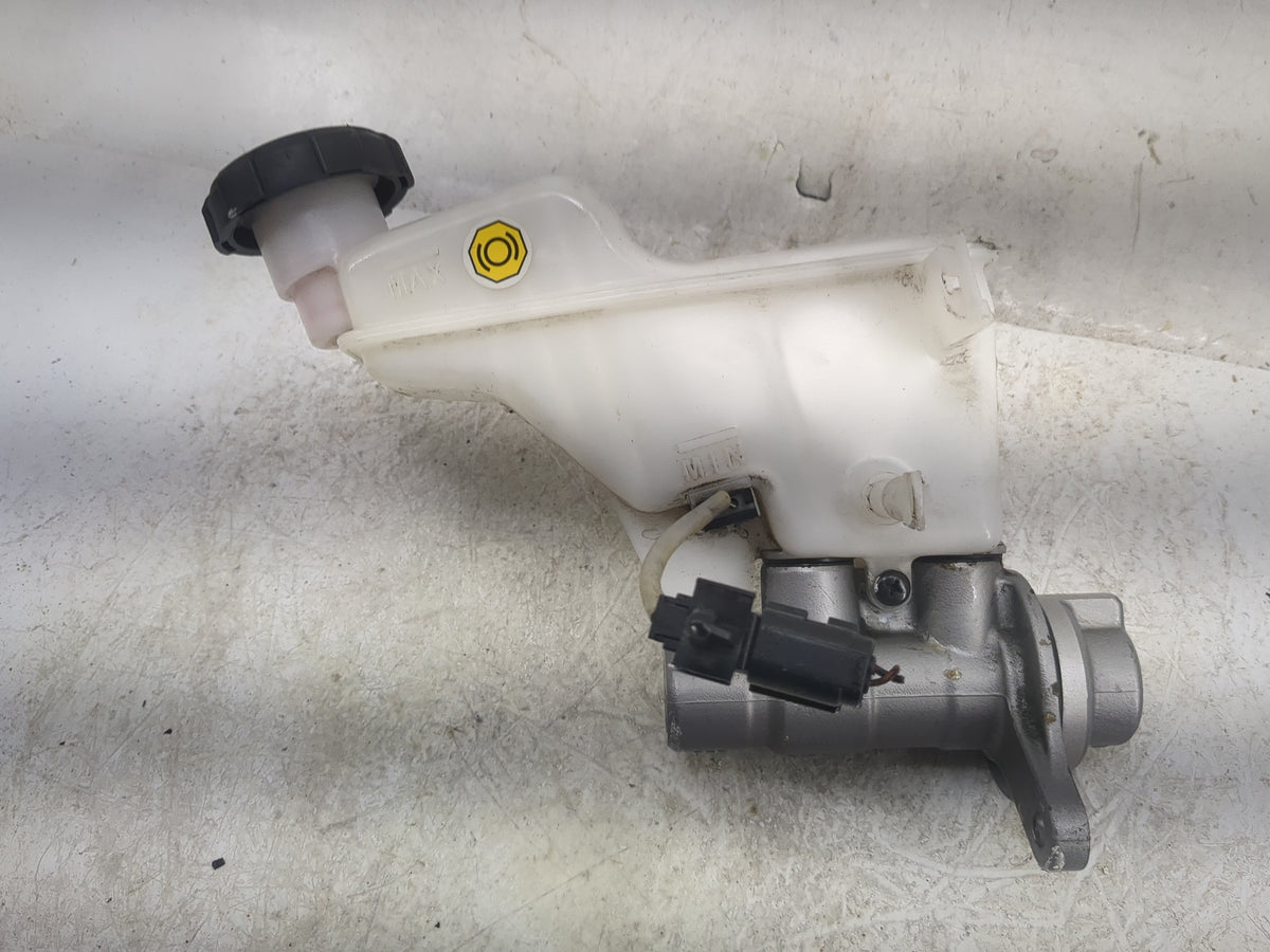 2022-2022 Hyundai Tucson Brake Master Cylinder 1497116 - Oemusedautoparts1.com