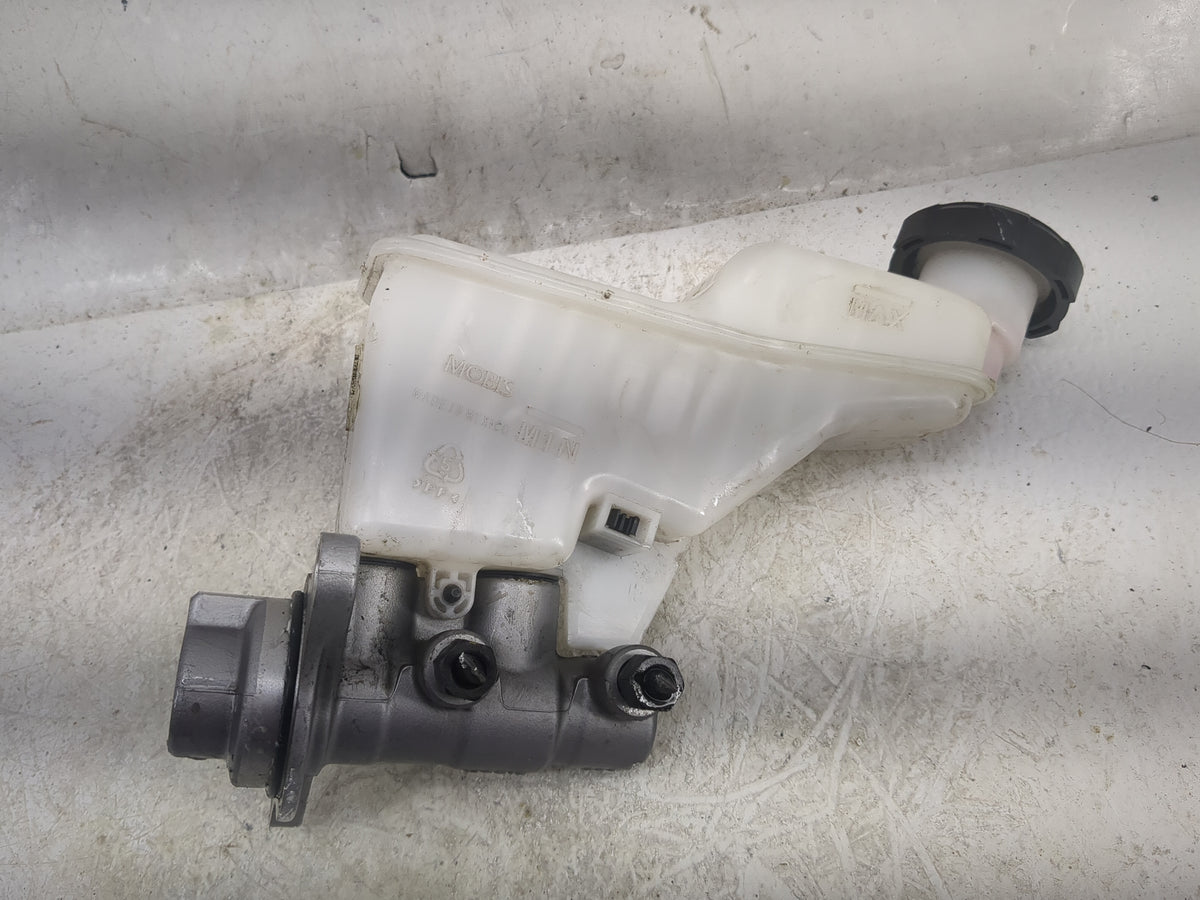 2022-2022 Hyundai Tucson Brake Master Cylinder 1497116 - Oemusedautoparts1.com