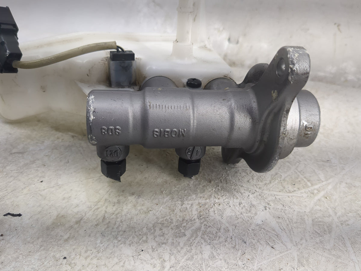 2022-2022 Hyundai Tucson Brake Master Cylinder 1497116 - Oemusedautoparts1.com