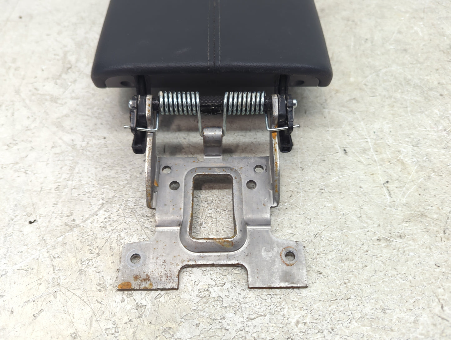 2022 Hyundai Tucson Center Console Armrest Cover Lid Fits OEM Used Auto Parts - Oemusedautoparts1.com