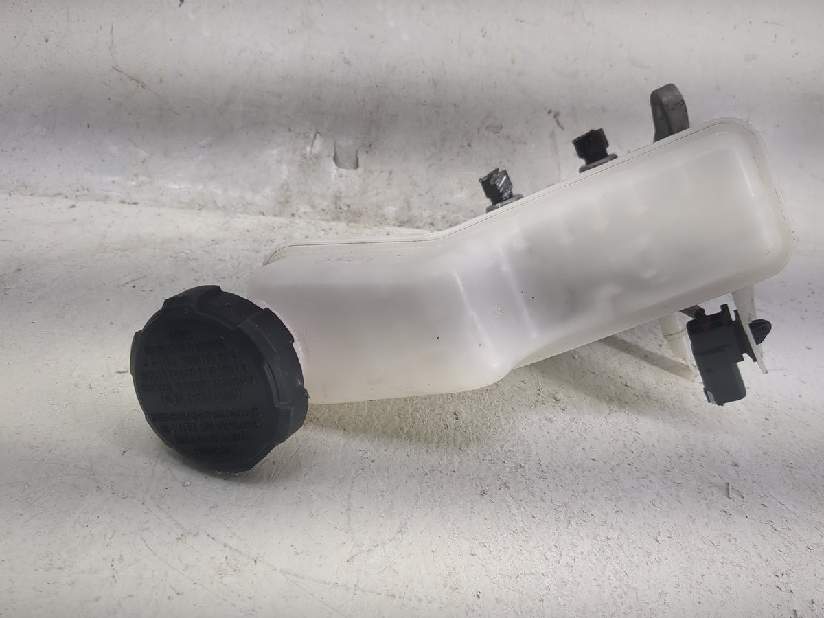 2022-2022 Hyundai Tucson Brake Master Cylinder 1498120 - Oemusedautoparts1.com