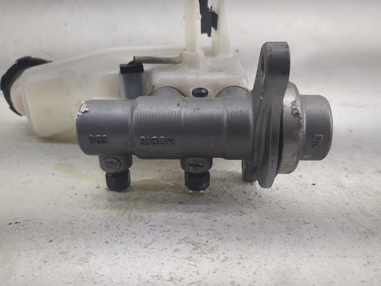 2022-2022 Hyundai Tucson Brake Master Cylinder 1498120 - Oemusedautoparts1.com