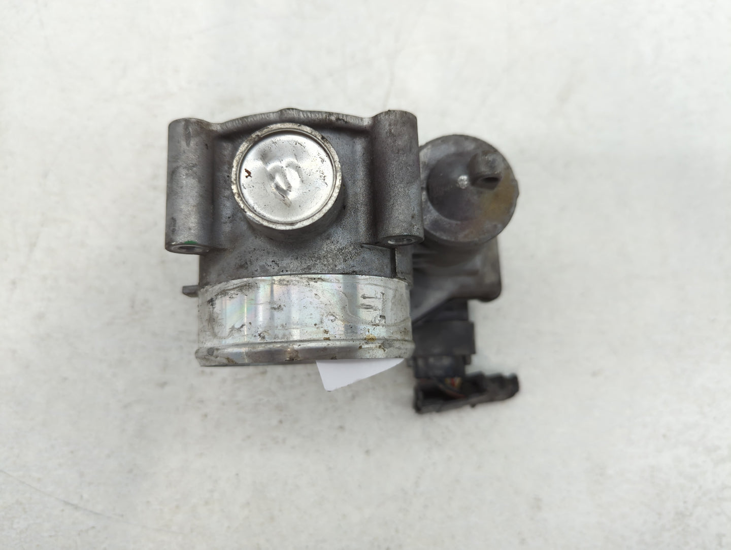 2022 Hyundai Tucson Throttle Body P/N:35100-2S000 Fits Fits 2020 2021 2023 OEM Used Auto Parts - Oemusedautoparts1.com