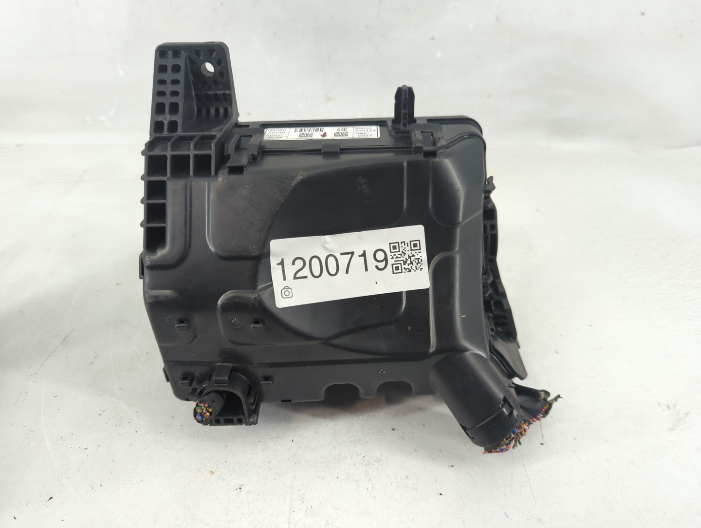 2020 Hyundai Venue Fusebox Fuse Box Panel Relay Module P/N:91956-K2001 Fits OEM Used Auto Parts - Oemusedautoparts1.com