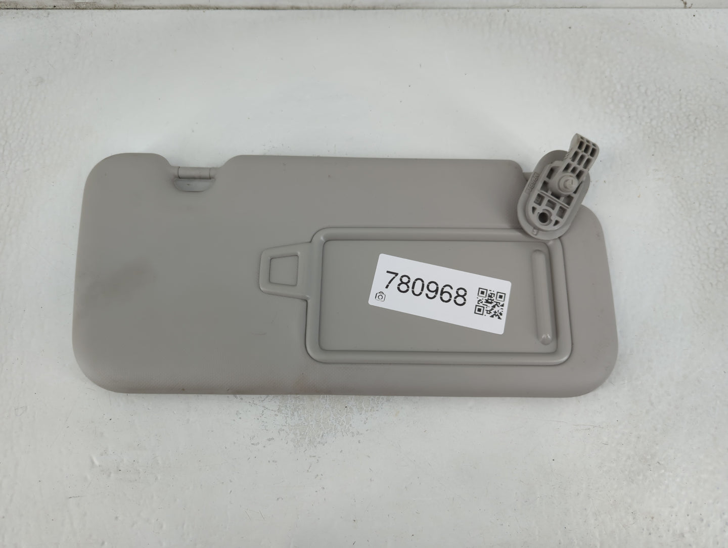 2020 Hyundai Venue Sun Visor Shade Replacement Passenger Right Mirror Fits OEM Used Auto Parts - Oemusedautoparts1.com