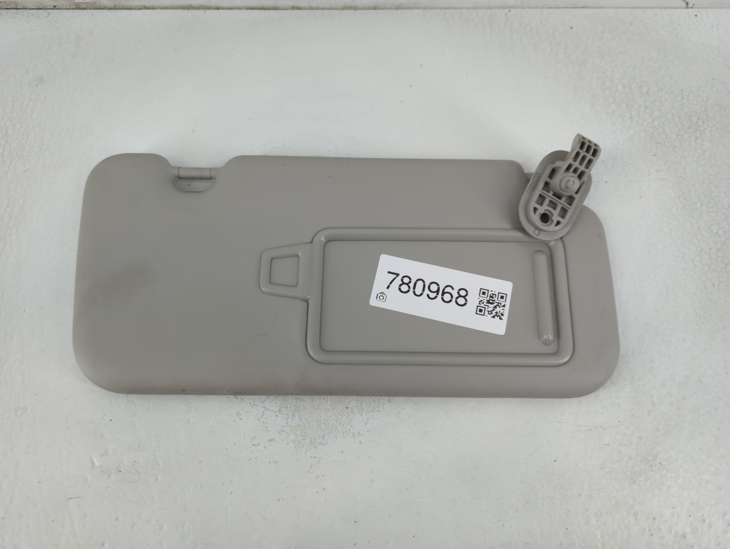 2020 Hyundai Venue Sun Visor Shade Replacement Passenger Right Mirror Fits OEM Used Auto Parts - Oemusedautoparts1.com