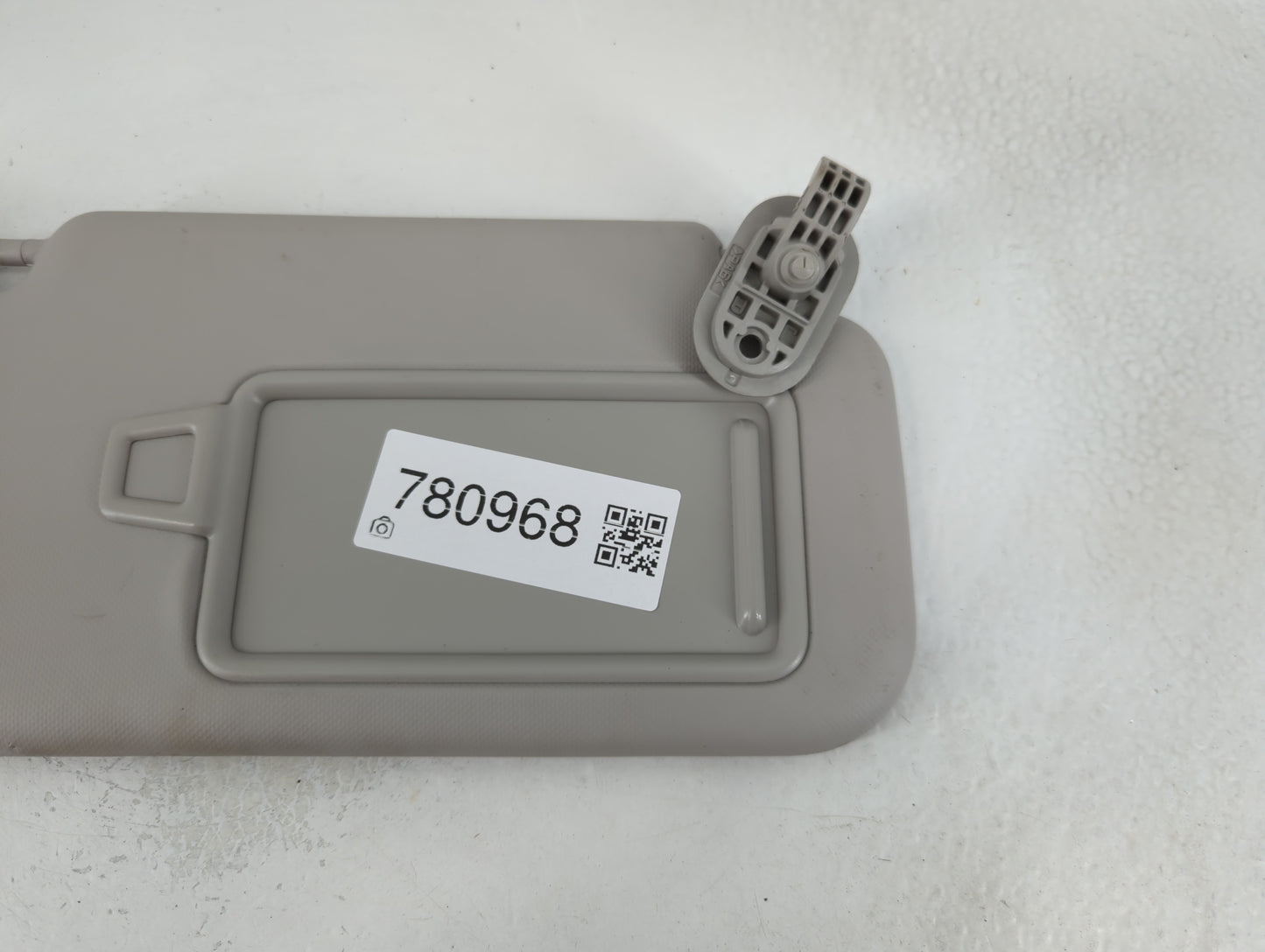2020 Hyundai Venue Sun Visor Shade Replacement Passenger Right Mirror Fits OEM Used Auto Parts - Oemusedautoparts1.com