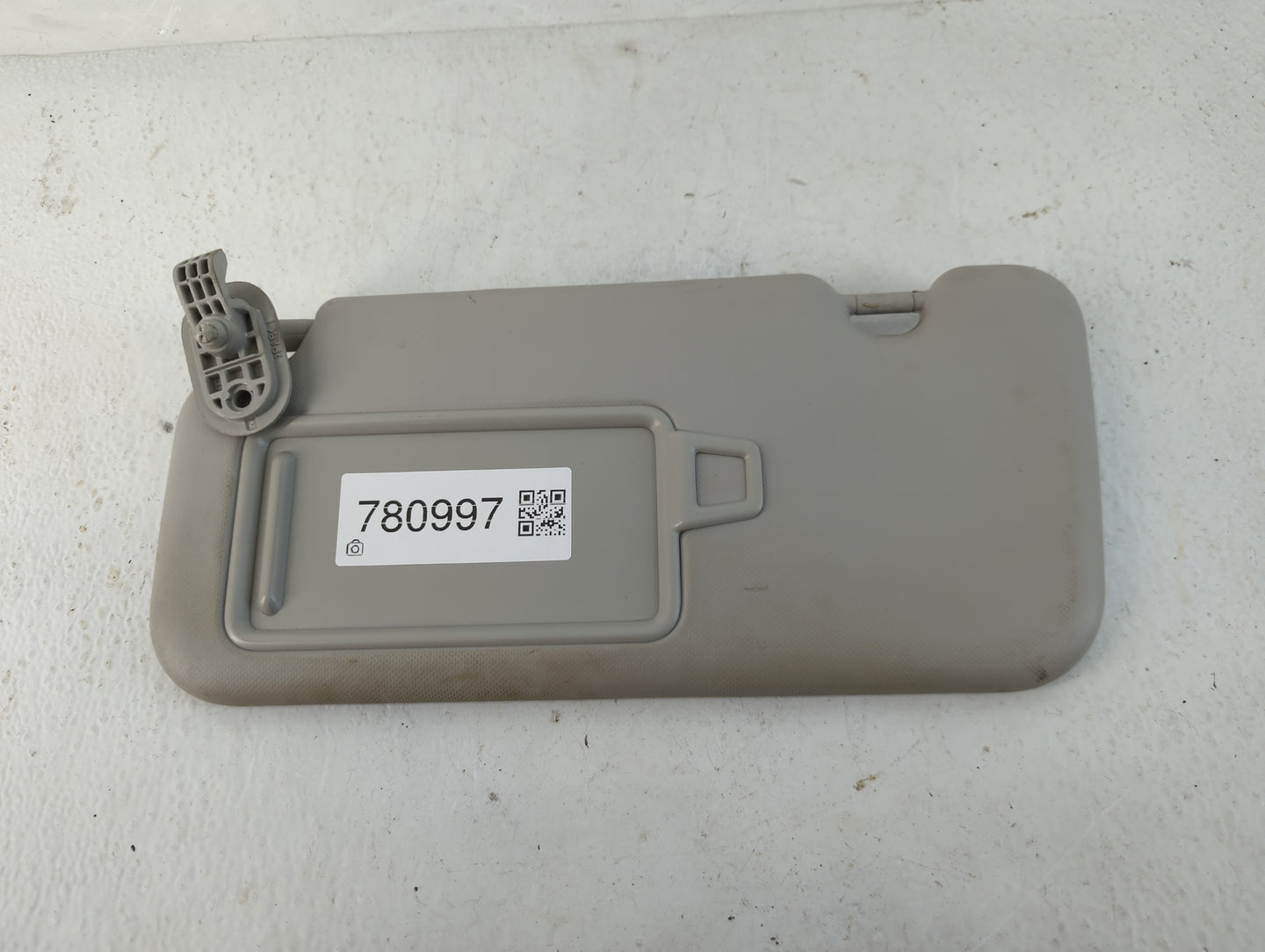 2020 Hyundai Venue Sun Visor Shade Replacement Driver Left Mirror Fits OEM Used Auto Parts - Oemusedautoparts1.com