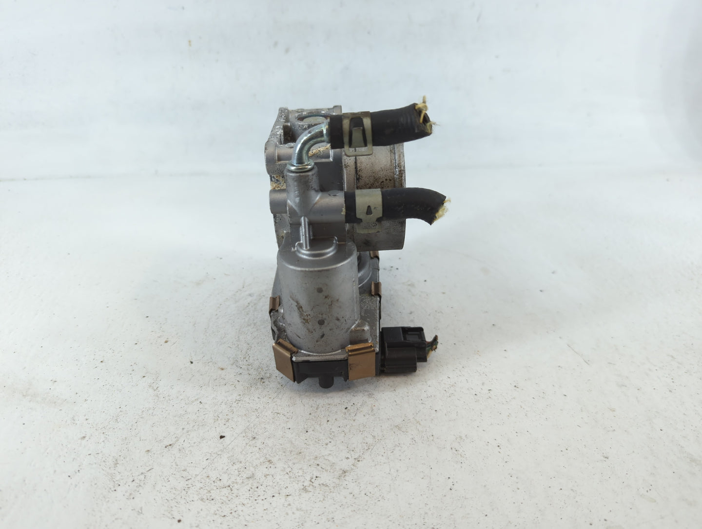 2017-2020 Infiniti Q60 Throttle Body P/N:RME60-52 Fits Fits 2016 2017 2018 2019 2020 OEM Used Auto Parts - Oemusedautoparts1