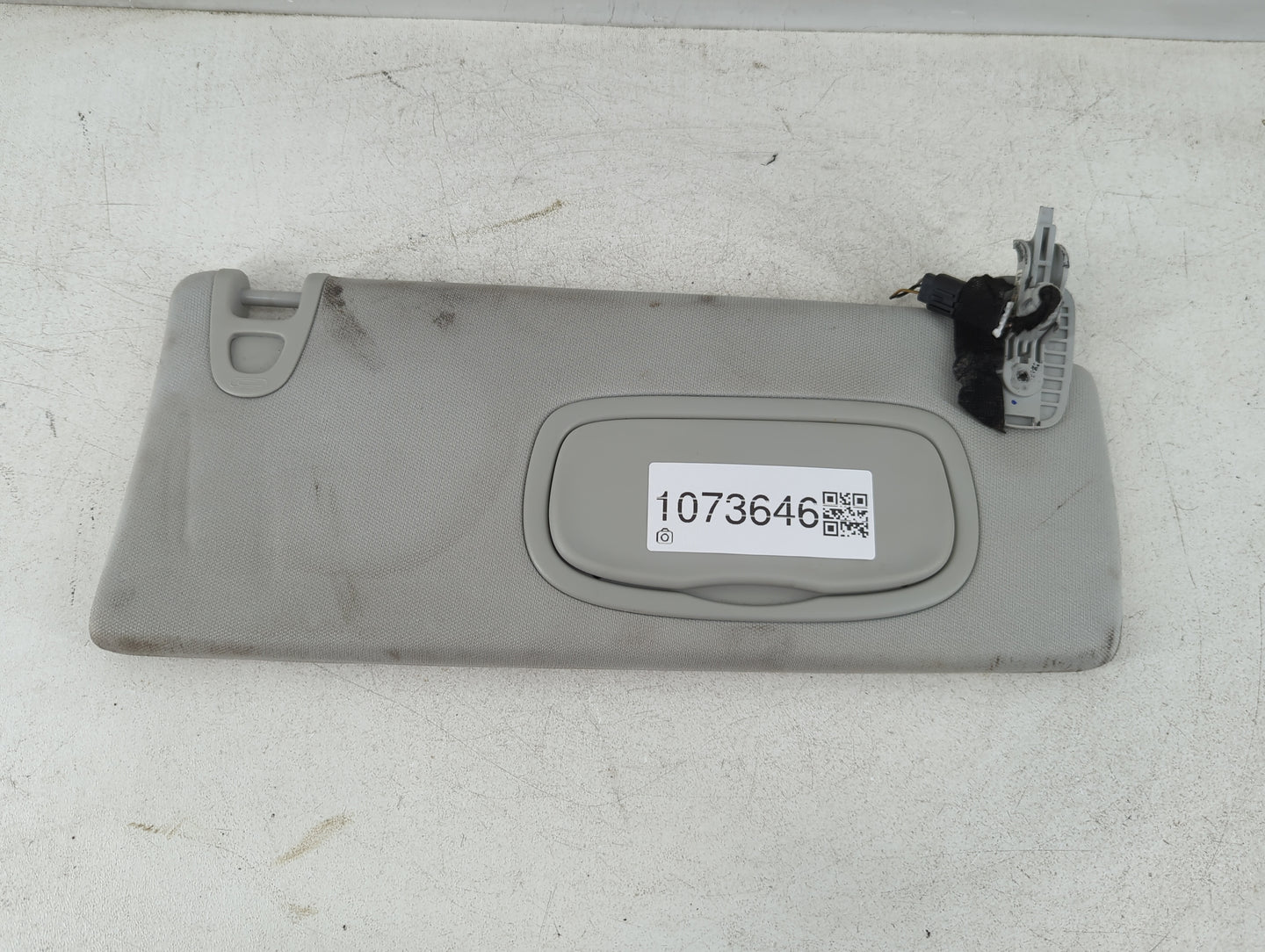 2019-2022 Jeep Cherokee Sun Visor Shade Replacement Passenger Right Mirror Fits Fits 2019 2020 2021 2022 OEM Used Auto Parts