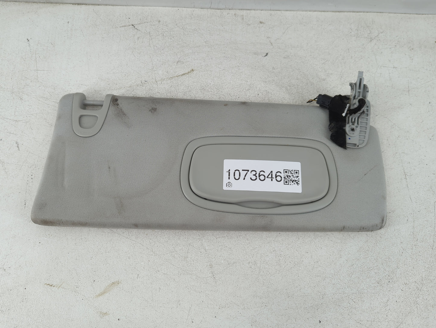 2019-2022 Jeep Cherokee Sun Visor Shade Replacement Passenger Right Mirror Fits Fits 2019 2020 2021 2022 OEM Used Auto Parts