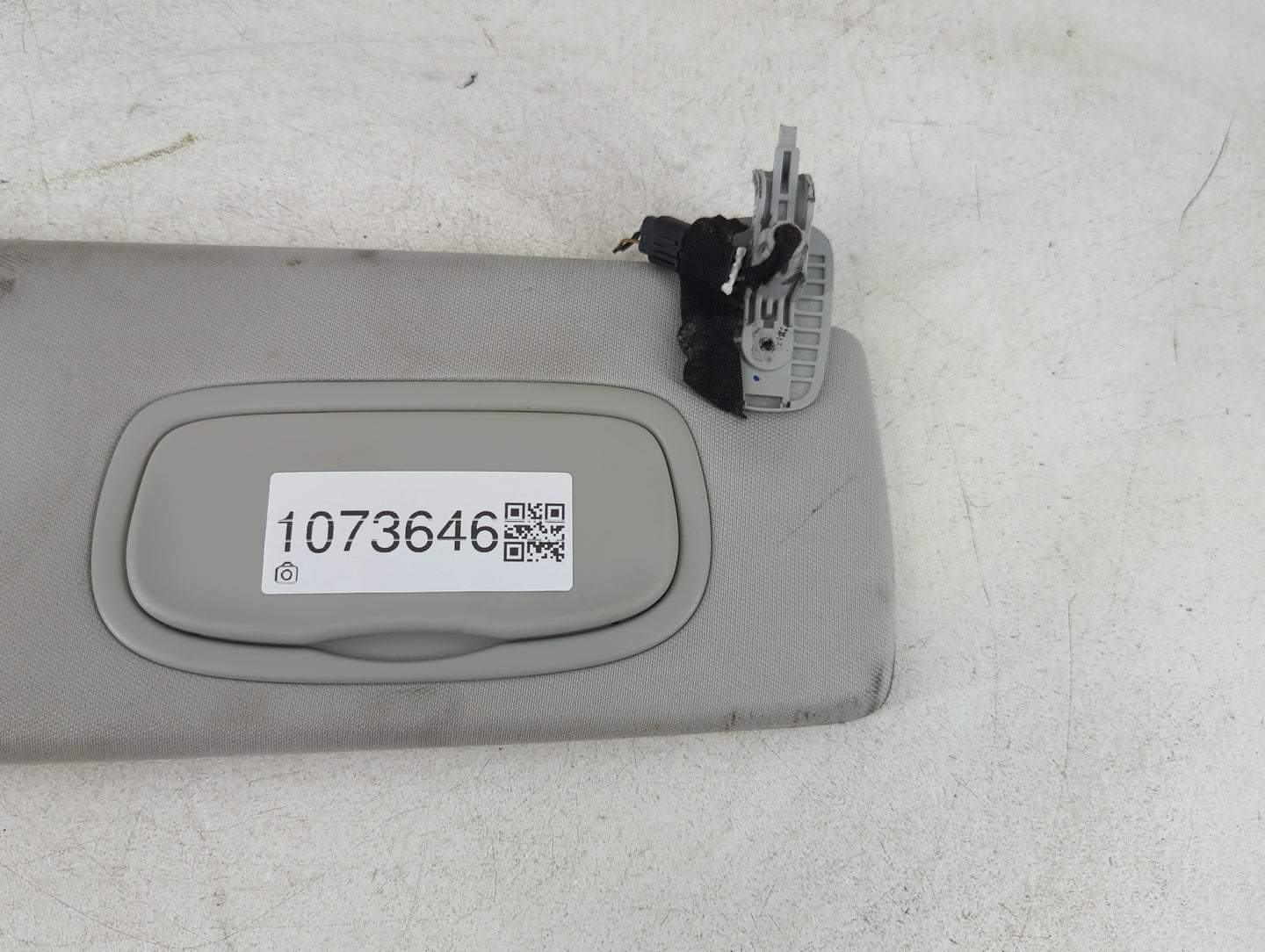 2019-2022 Jeep Cherokee Sun Visor Shade Replacement Passenger Right Mirror Fits Fits 2019 2020 2021 2022 OEM Used Auto Parts