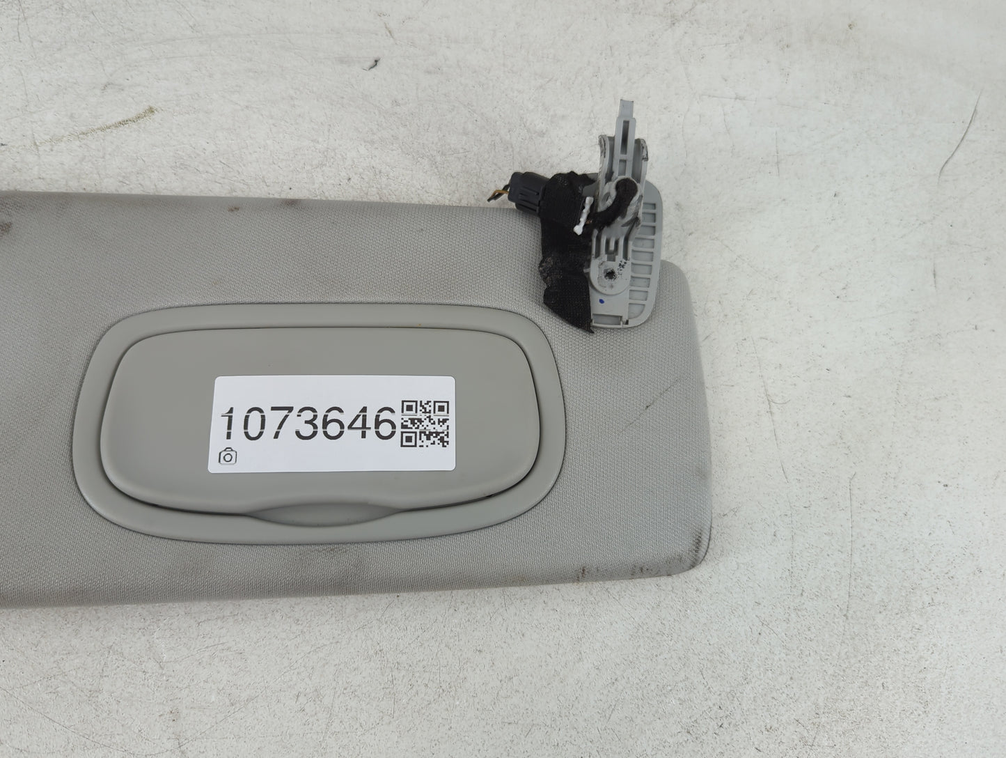 2019-2022 Jeep Cherokee Sun Visor Shade Replacement Passenger Right Mirror Fits Fits 2019 2020 2021 2022 OEM Used Auto Parts