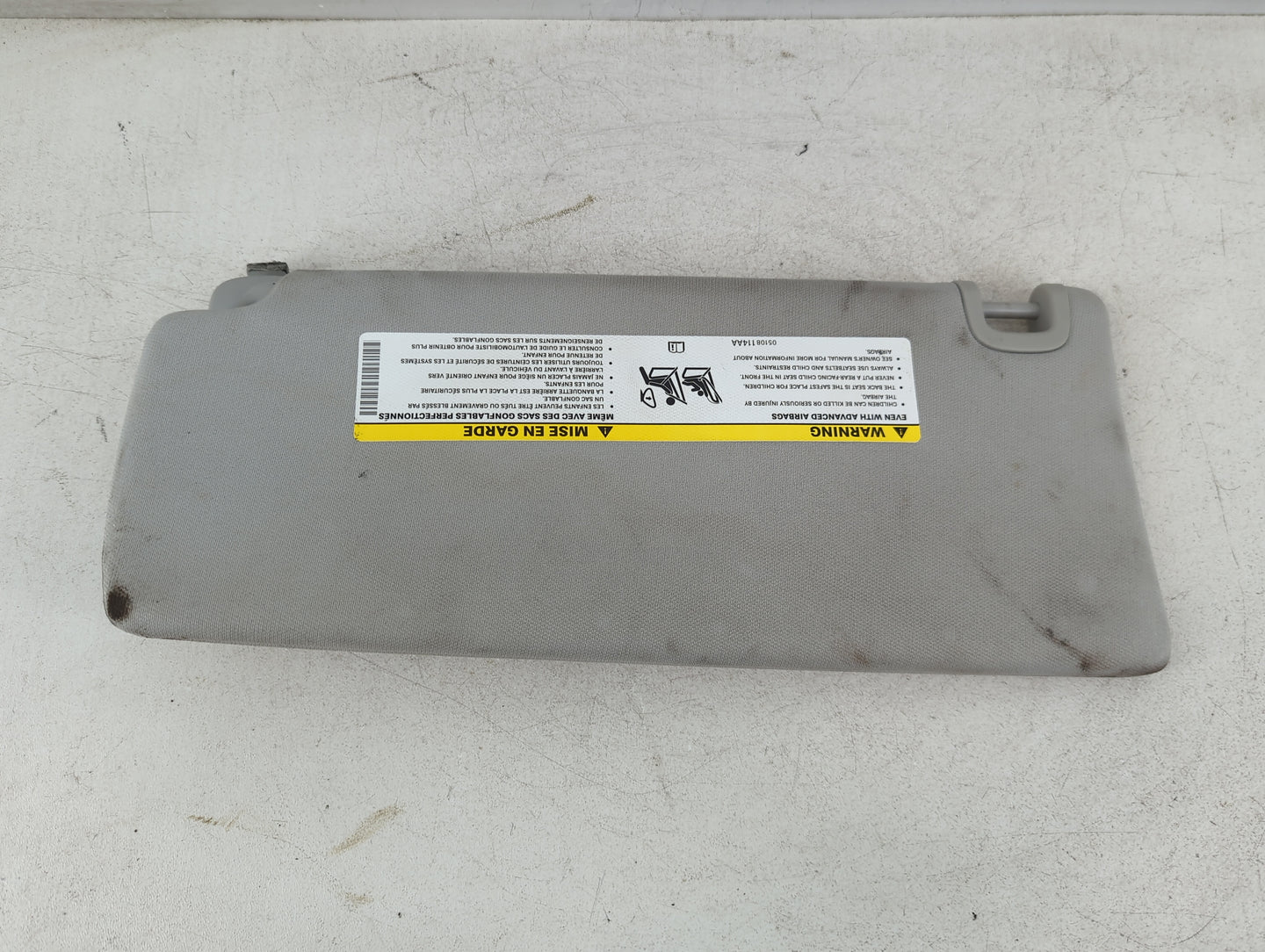 2019-2022 Jeep Cherokee Sun Visor Shade Replacement Passenger Right Mirror Fits Fits 2019 2020 2021 2022 OEM Used Auto Parts