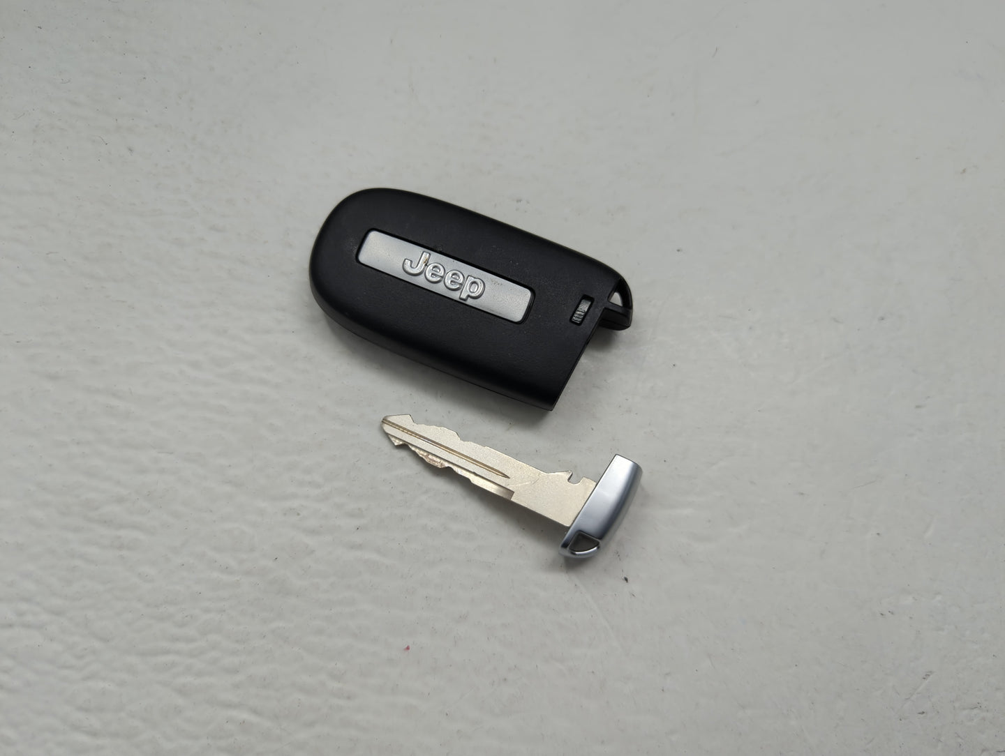 Jeep Cherokee Keyless Entry Remote Fob GQ4-54T 4 buttons - Oemusedautoparts1.com