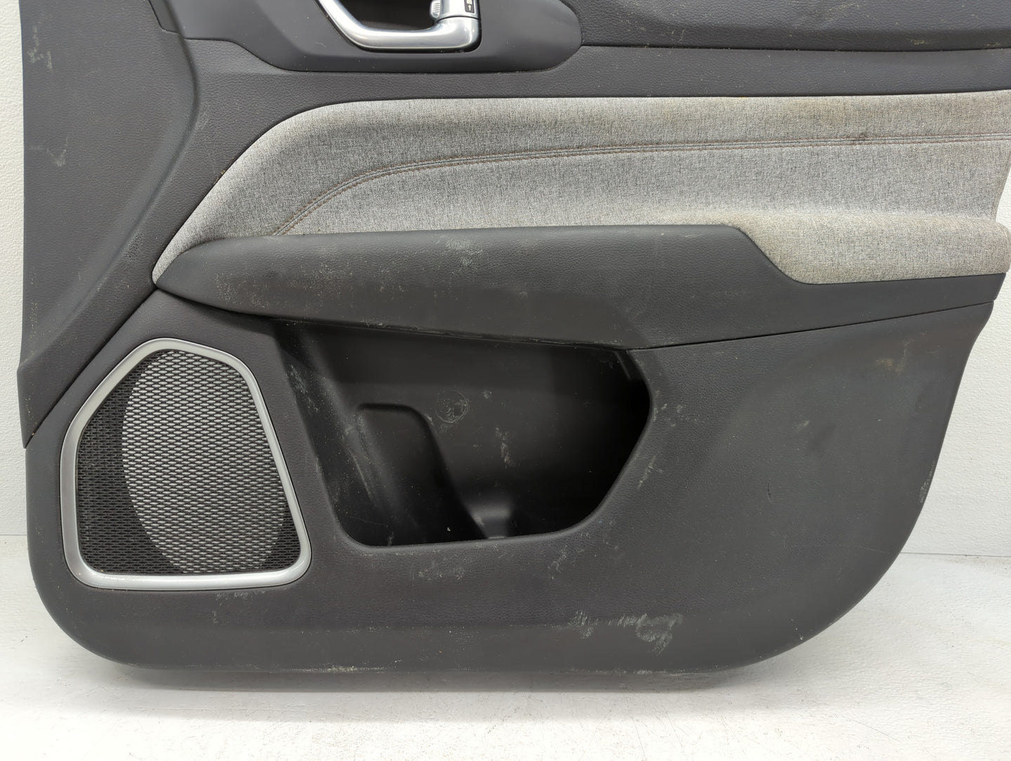 2022 Jeep Compass Front Right Passenger Interior Door Panel Trim - Oemusedautoparts1.com