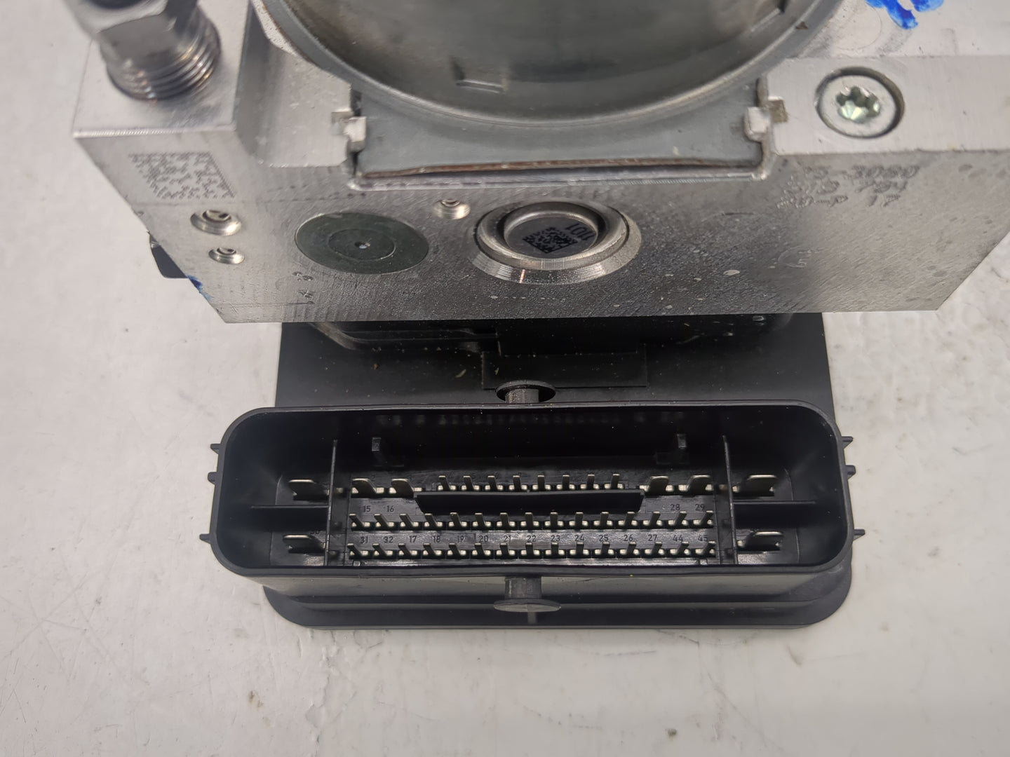 2022 Jeep Compass ABS Pump Control Module Replacement P/N:P68490479AE Fits OEM Used Auto Parts - Oemusedautoparts1.com