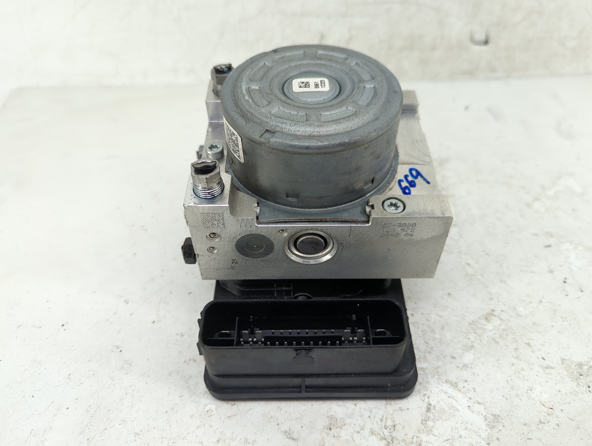 2022 Jeep Compass Anti-Lock Brake ABS Pump Module Actuator OEM P/N:P68490479AE Fits OEM Used Auto Parts - Oemusedautoparts1.