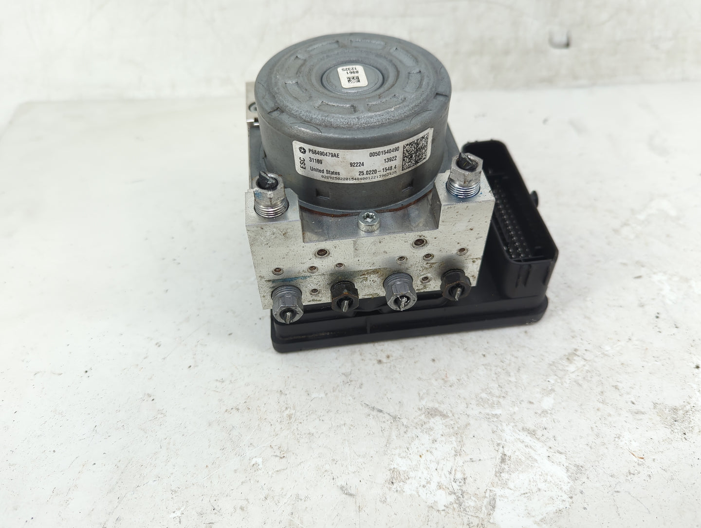 2022 Jeep Compass ABS Pump Control Module Replacement P/N:P68490479AE Fits OEM Used Auto Parts - Oemusedautoparts1.com