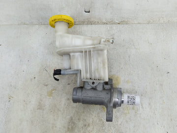 2022 Jeep Compass Brake Master Cylinder 1496575 - Oemusedautoparts1.com