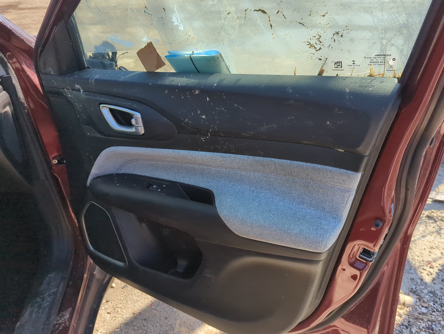 2022 Jeep Compass Front Right Passenger Interior Door Panel Trim 840654 - Oemusedautoparts1.com
