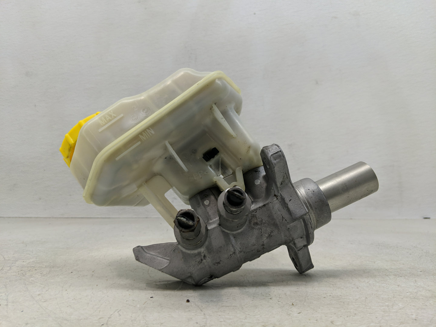 2016-2022 Jeep Grand Cherokee Brake Master Cylinder 1311455 - Oemusedautoparts1.com
