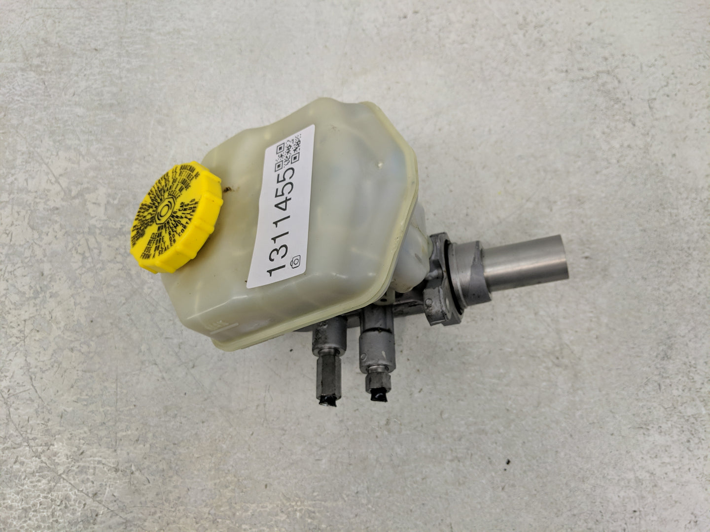 2016-2022 Jeep Grand Cherokee Brake Master Cylinder - Oemusedautoparts1.com