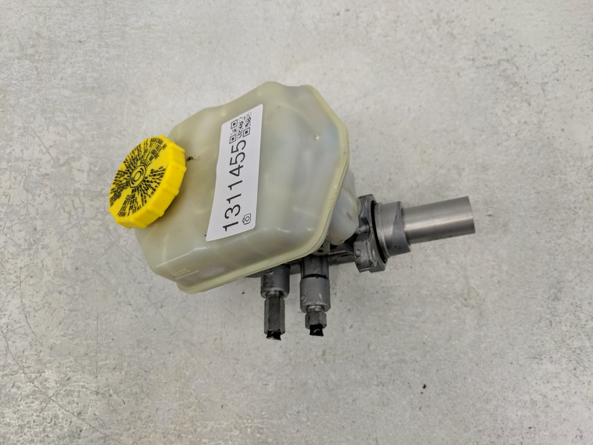 2016-2022 Jeep Grand Cherokee Brake Master Cylinder 1311455 - Oemusedautoparts1.com