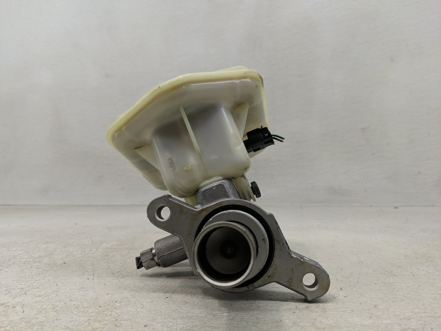 2016-2022 Jeep Grand Cherokee Brake Master Cylinder 1311455 - Oemusedautoparts1.com