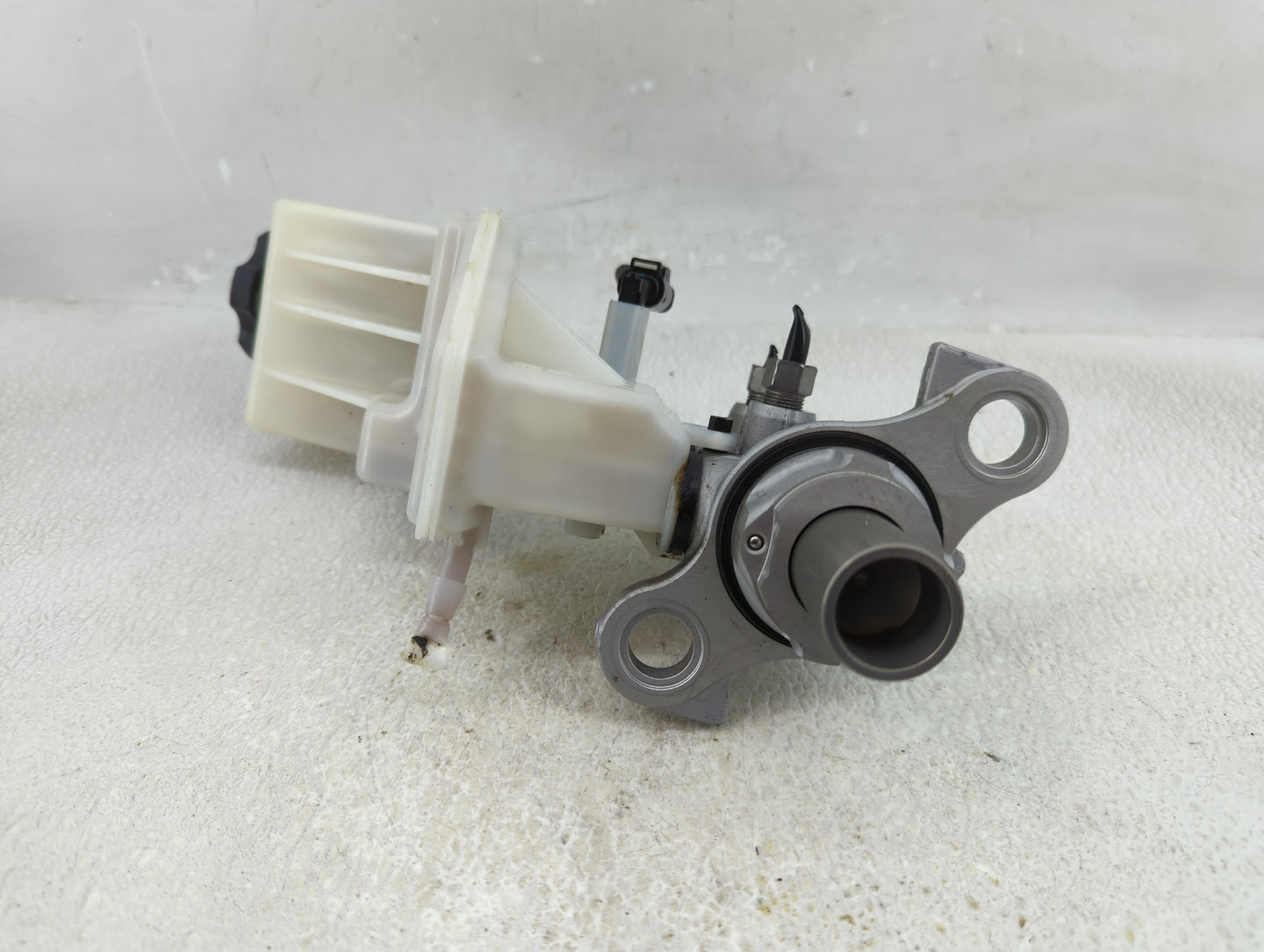 2016-2022 Jeep Grand Cherokee Brake Master Cylinder 1312711 - Oemusedautoparts1.com