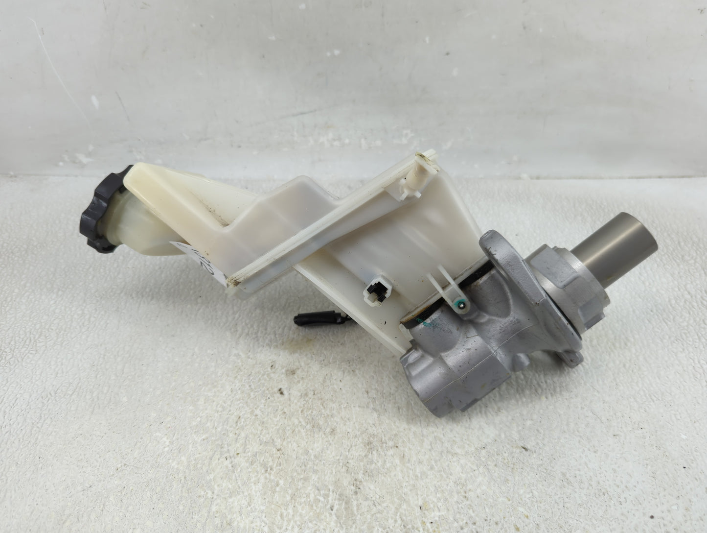 2016-2022 Jeep Grand Cherokee Brake Master Cylinder 1312711 - Oemusedautoparts1.com